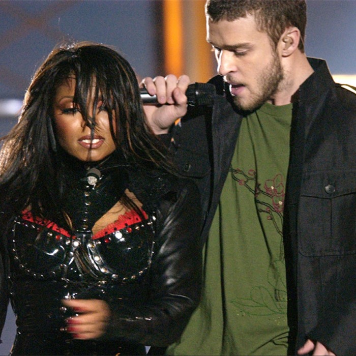 Inside Janet Jackson S Infamous Super Bowl Wardrobe Malfunction And Its Even More Complicated Aftermath E Online
